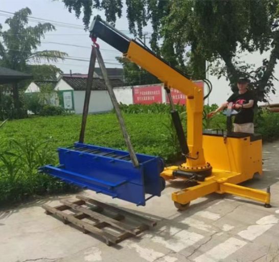 點擊查看詳細信息<br>標(biāo)題：移動式液壓吊機 多款液壓小吊機 閱讀次數(shù)：2075